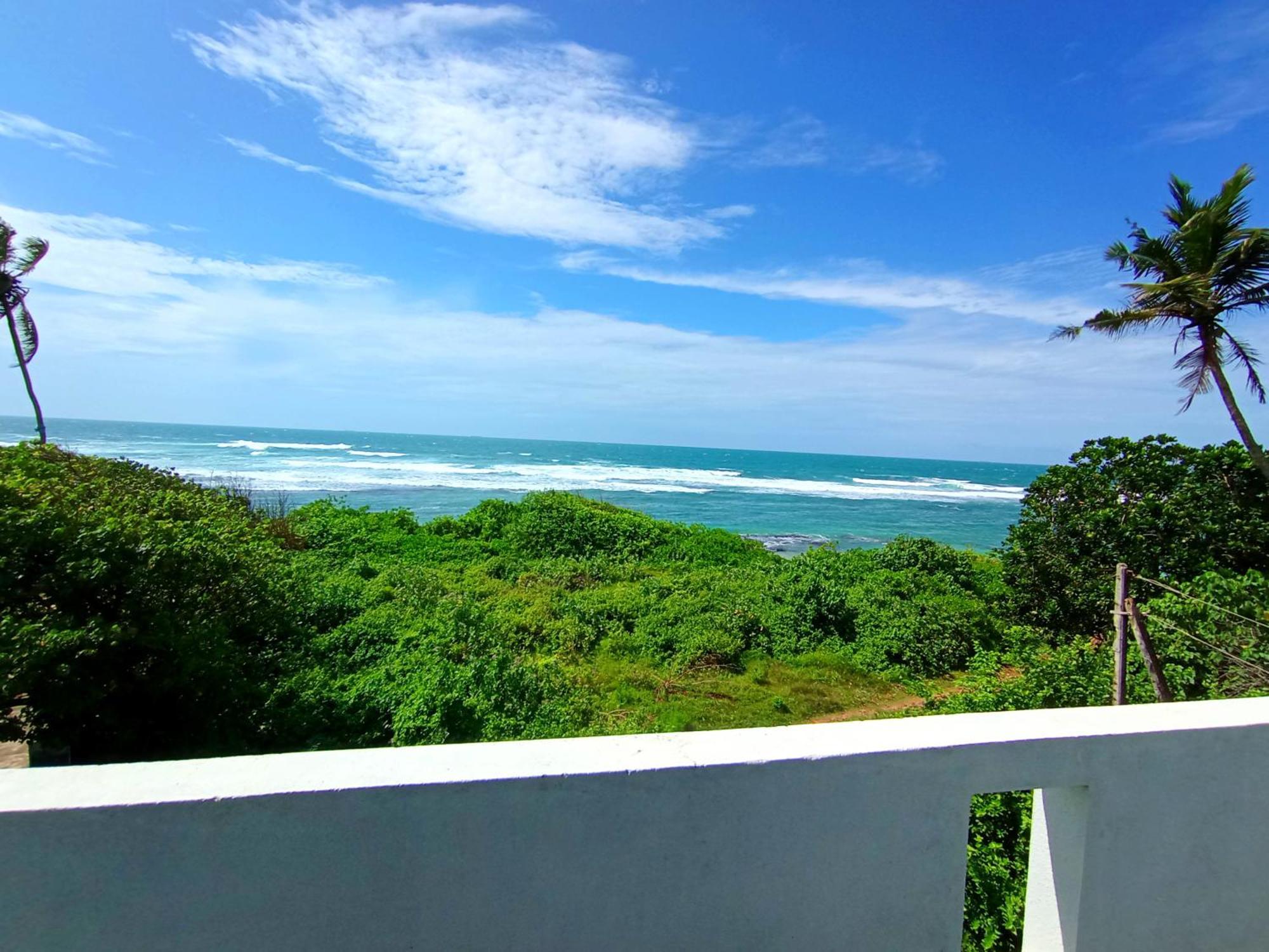 Blue Waves Ocean Mirissa Exterior foto
